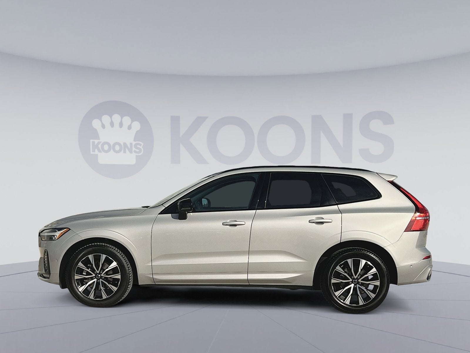 2023 Volvo XC60 B5 Plus Dark Theme