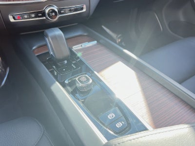 2023 Volvo XC60 B5 Plus Dark Theme