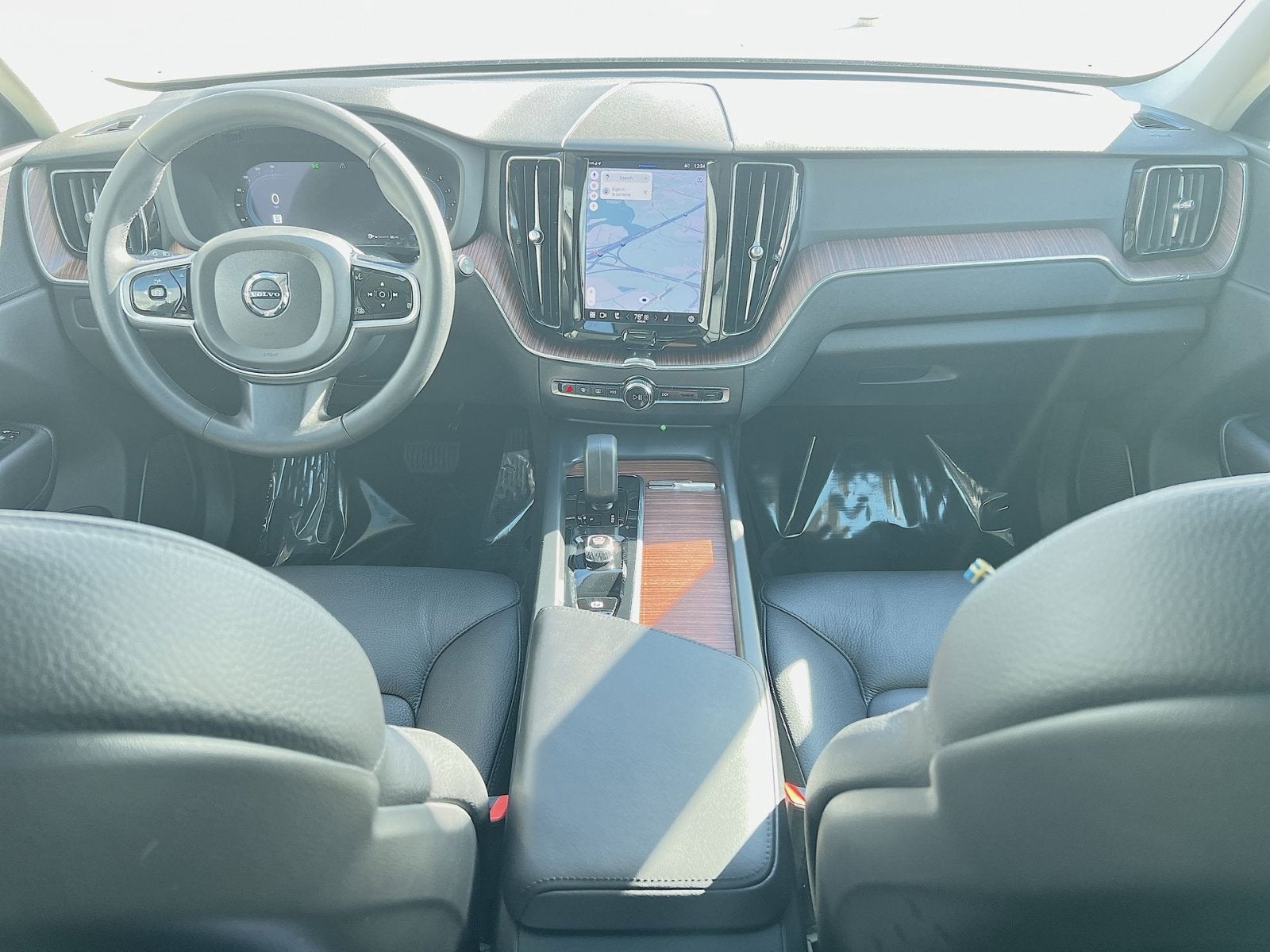 2023 Volvo XC60 B5 Plus Dark Theme