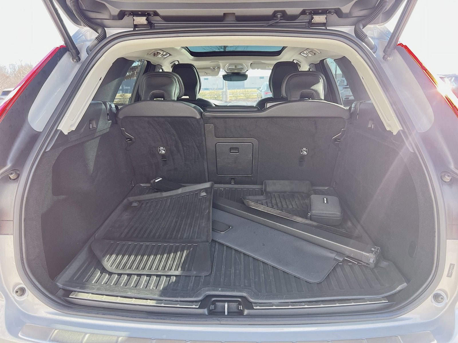 2023 Volvo XC60 B5 Plus Dark Theme