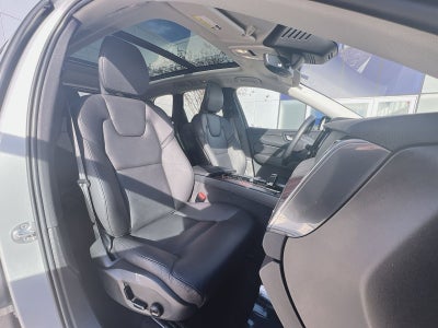 2023 Volvo XC60 B5 Plus Dark Theme