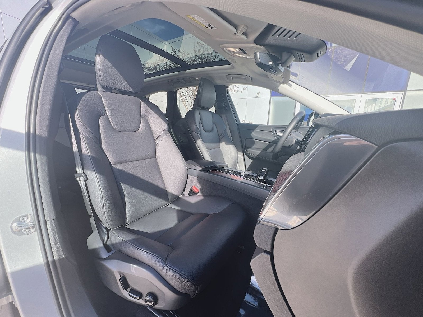 2023 Volvo XC60 B5 Plus Dark Theme