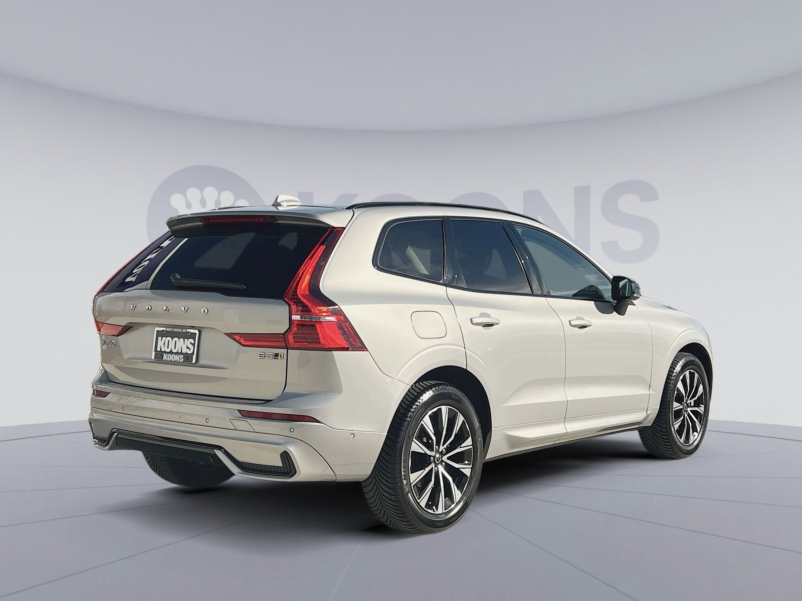 2023 Volvo XC60 B5 Plus Dark Theme