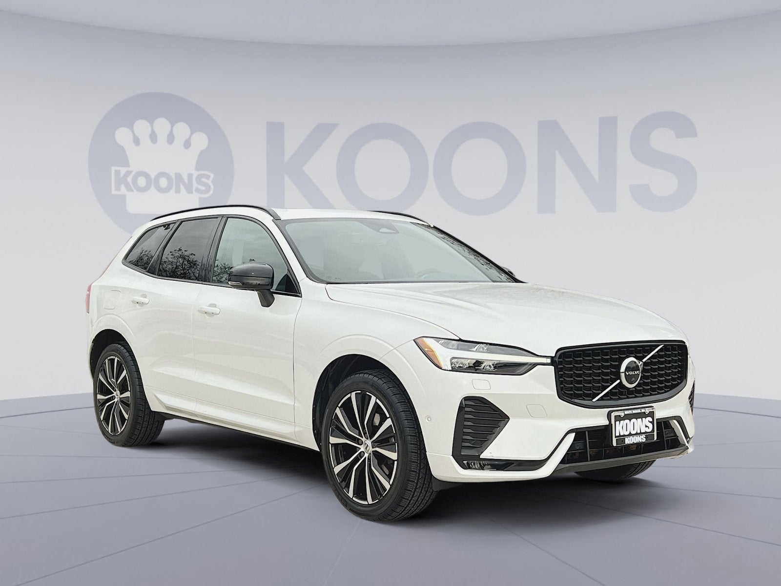 2023 Volvo XC60 B5 Plus Dark Theme