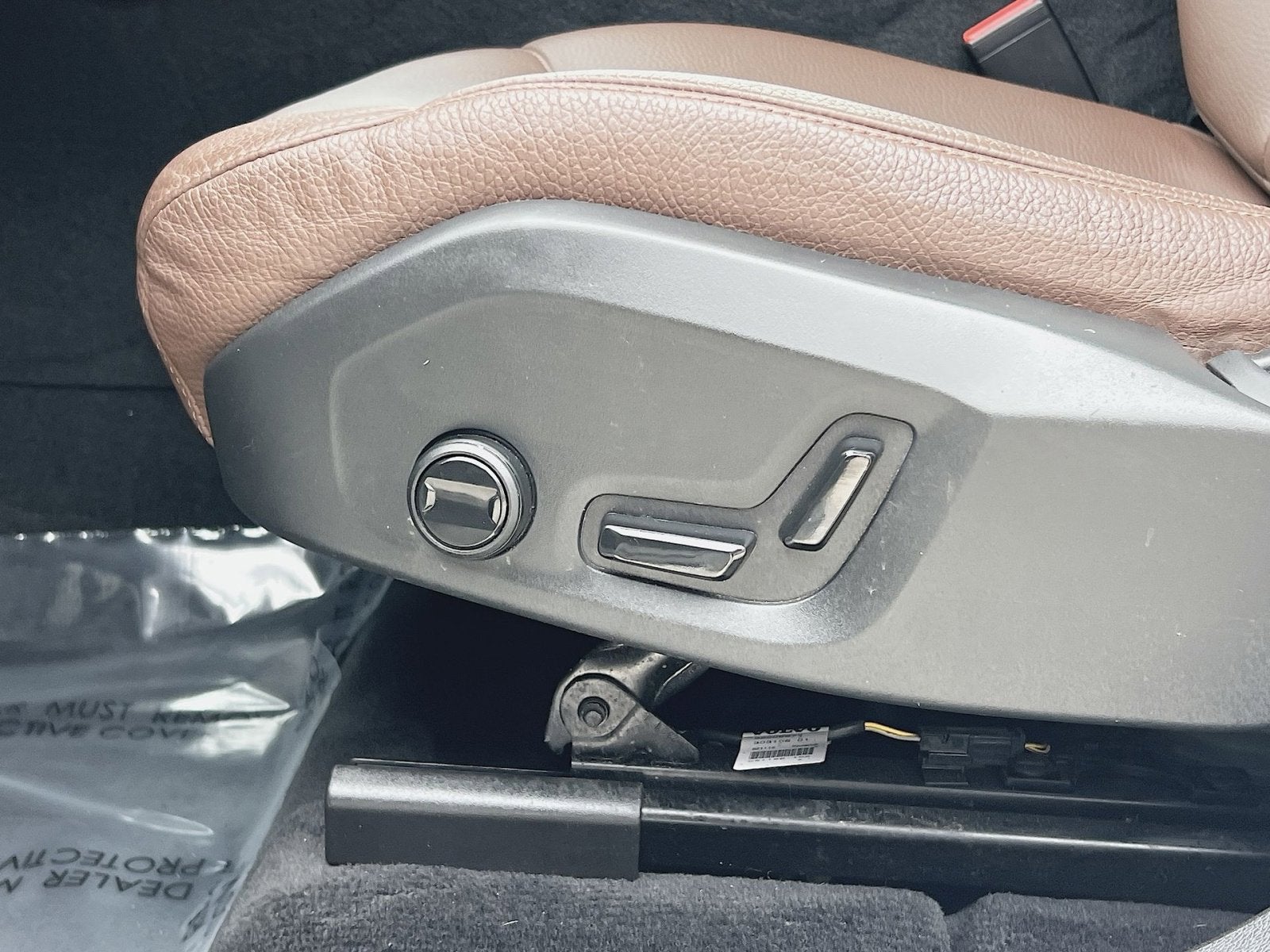 2023 Volvo XC60 B5 Plus Dark Theme