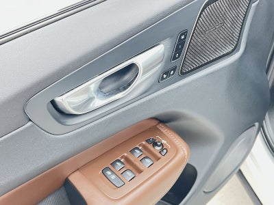 2023 Volvo XC60 B5 Plus Dark Theme