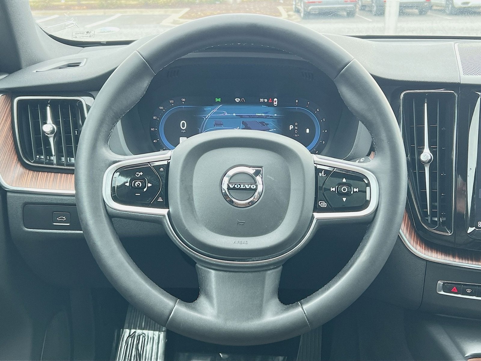 2023 Volvo XC60 B5 Plus Dark Theme