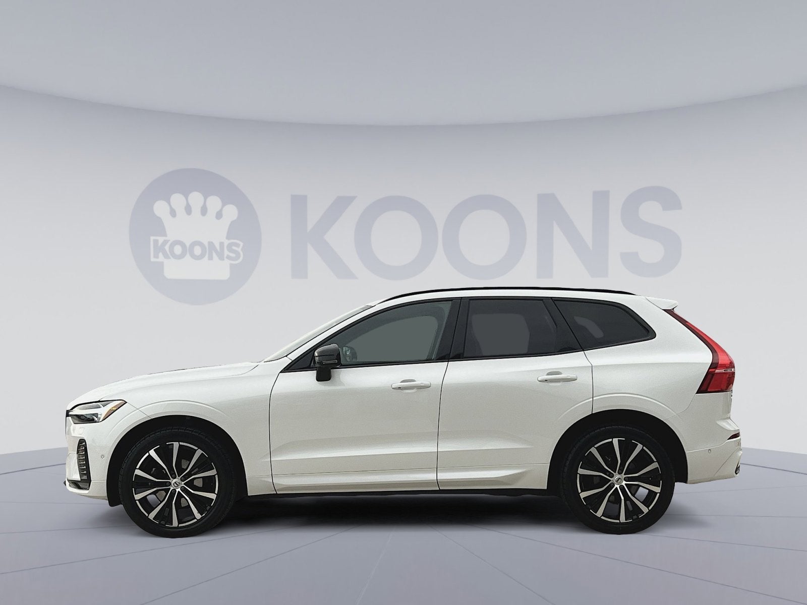 2023 Volvo XC60 B5 Plus Dark Theme
