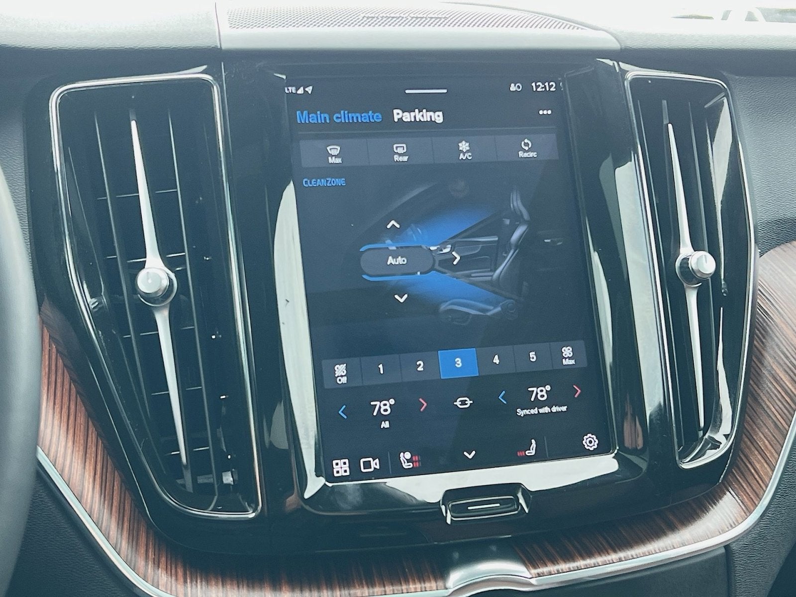 2023 Volvo XC60 B5 Plus Dark Theme