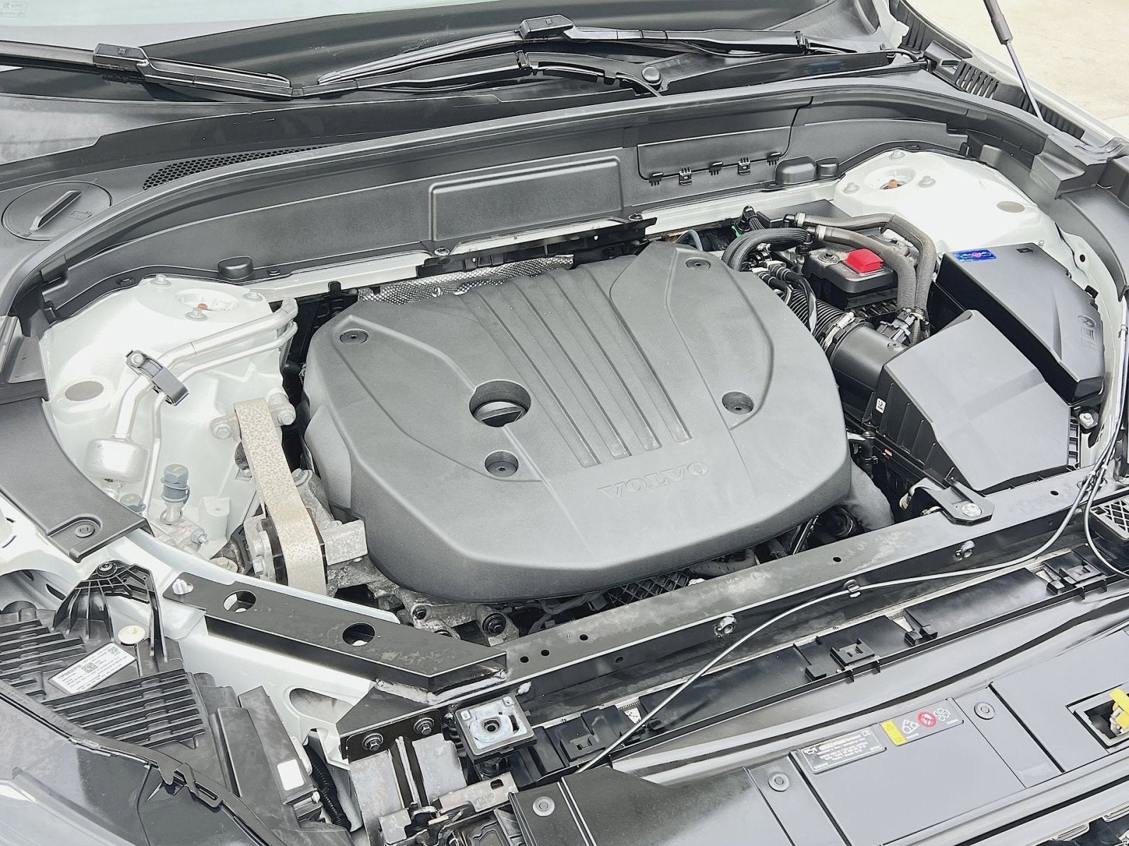 2023 Volvo XC60 B5 Plus Dark Theme