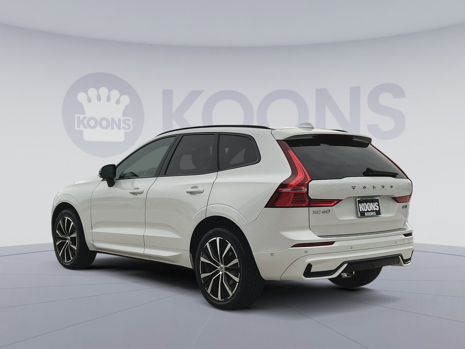 2023 Volvo XC60 B5 Plus Dark Theme