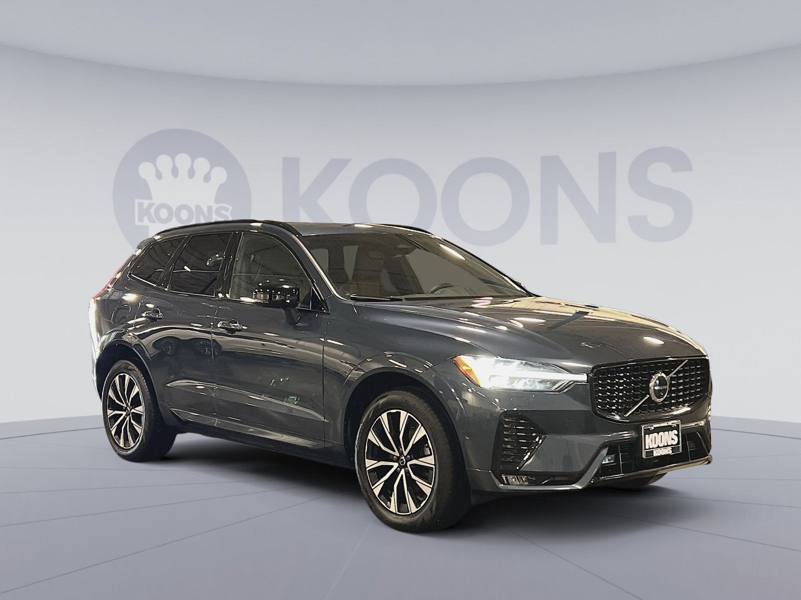 2023 Volvo XC60 B5 Plus Dark Theme