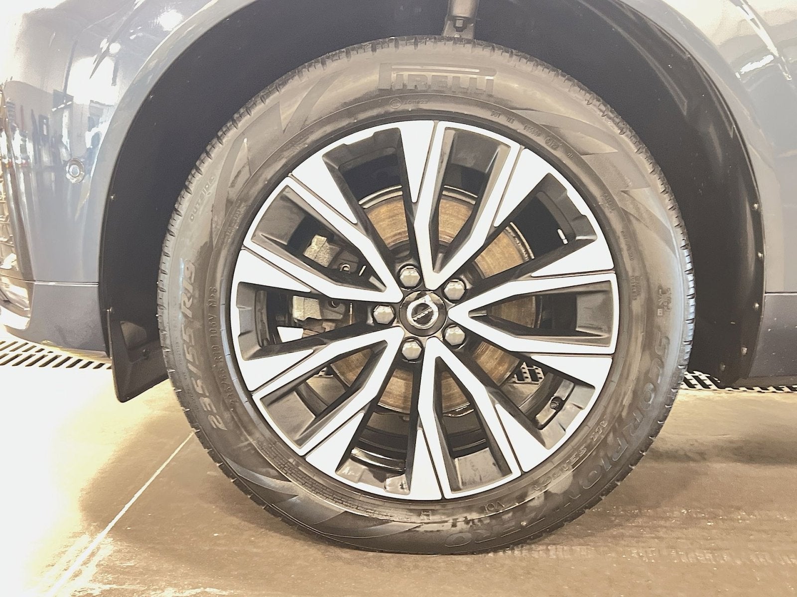 2023 Volvo XC60 B5 Plus Dark Theme