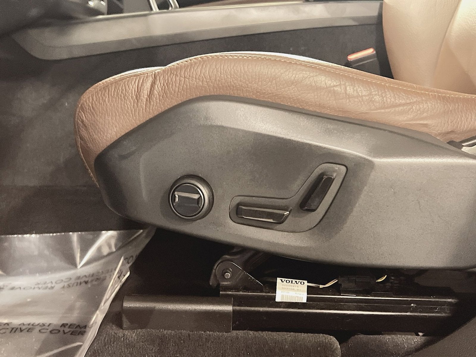 2023 Volvo XC60 B5 Plus Dark Theme