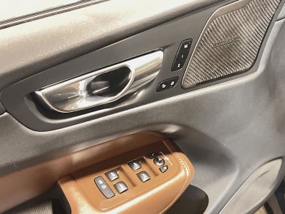 2023 Volvo XC60 B5 Plus Dark Theme