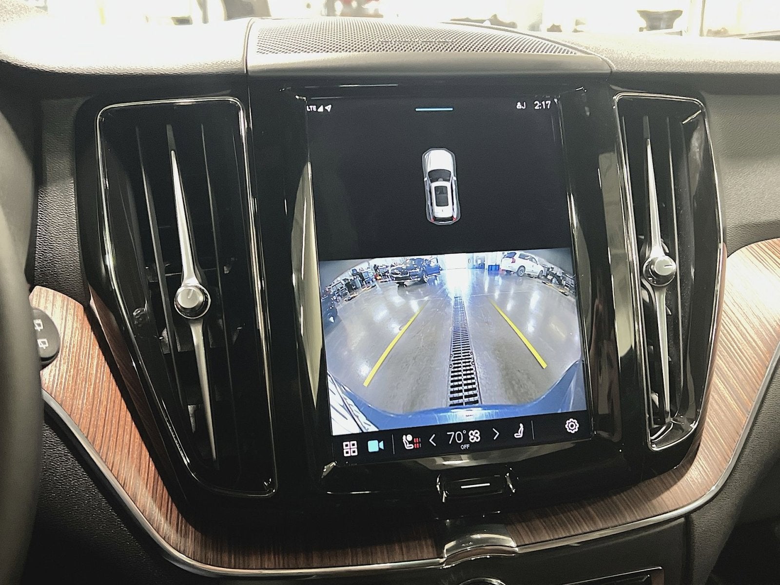 2023 Volvo XC60 B5 Plus Dark Theme