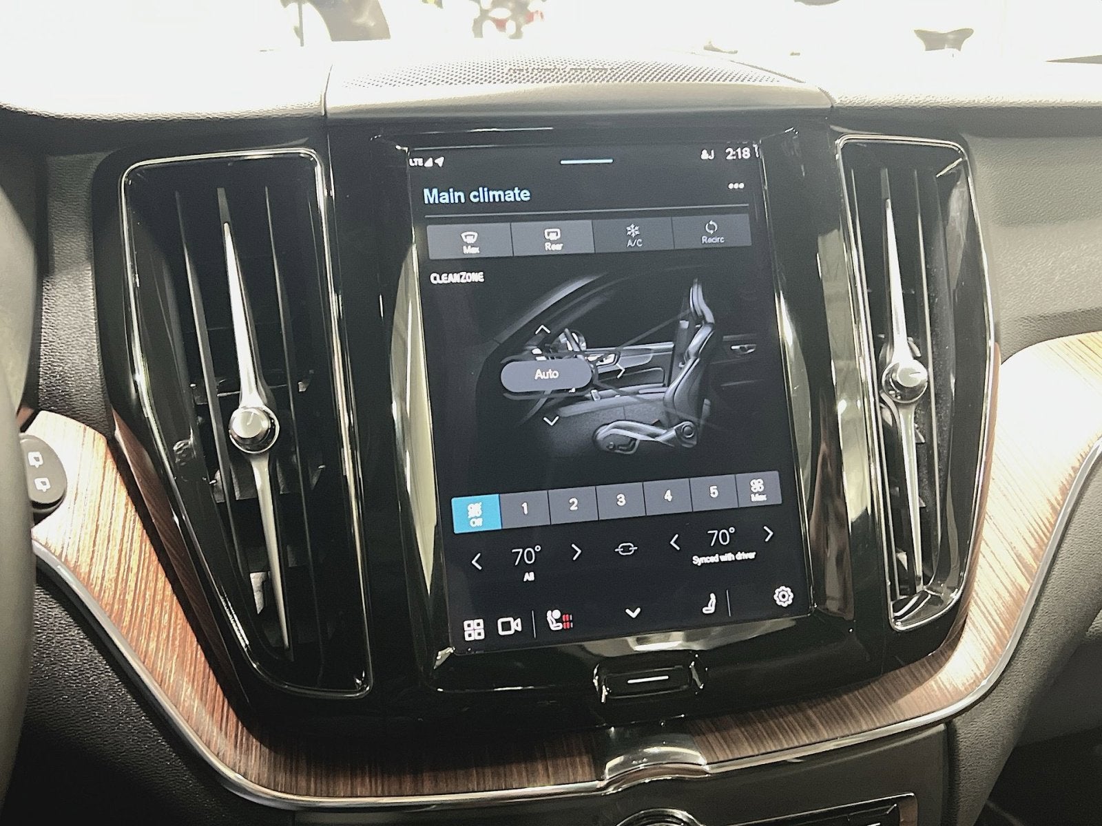 2023 Volvo XC60 B5 Plus Dark Theme