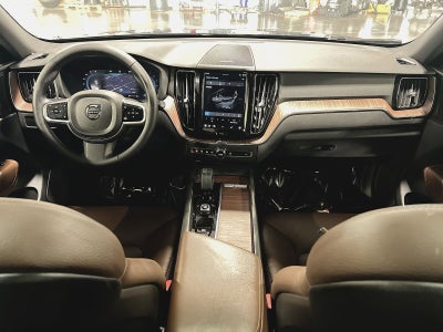 2023 Volvo XC60 B5 Plus Dark Theme