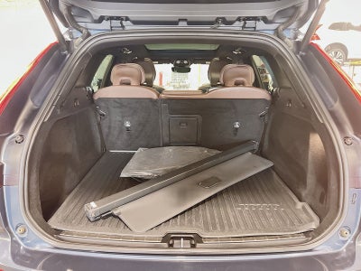 2023 Volvo XC60 B5 Plus Dark Theme