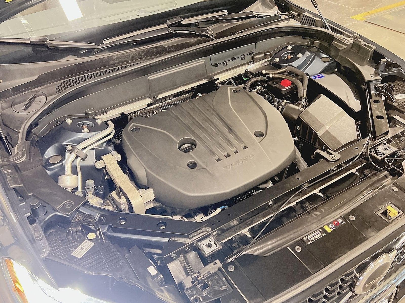 2023 Volvo XC60 B5 Plus Dark Theme