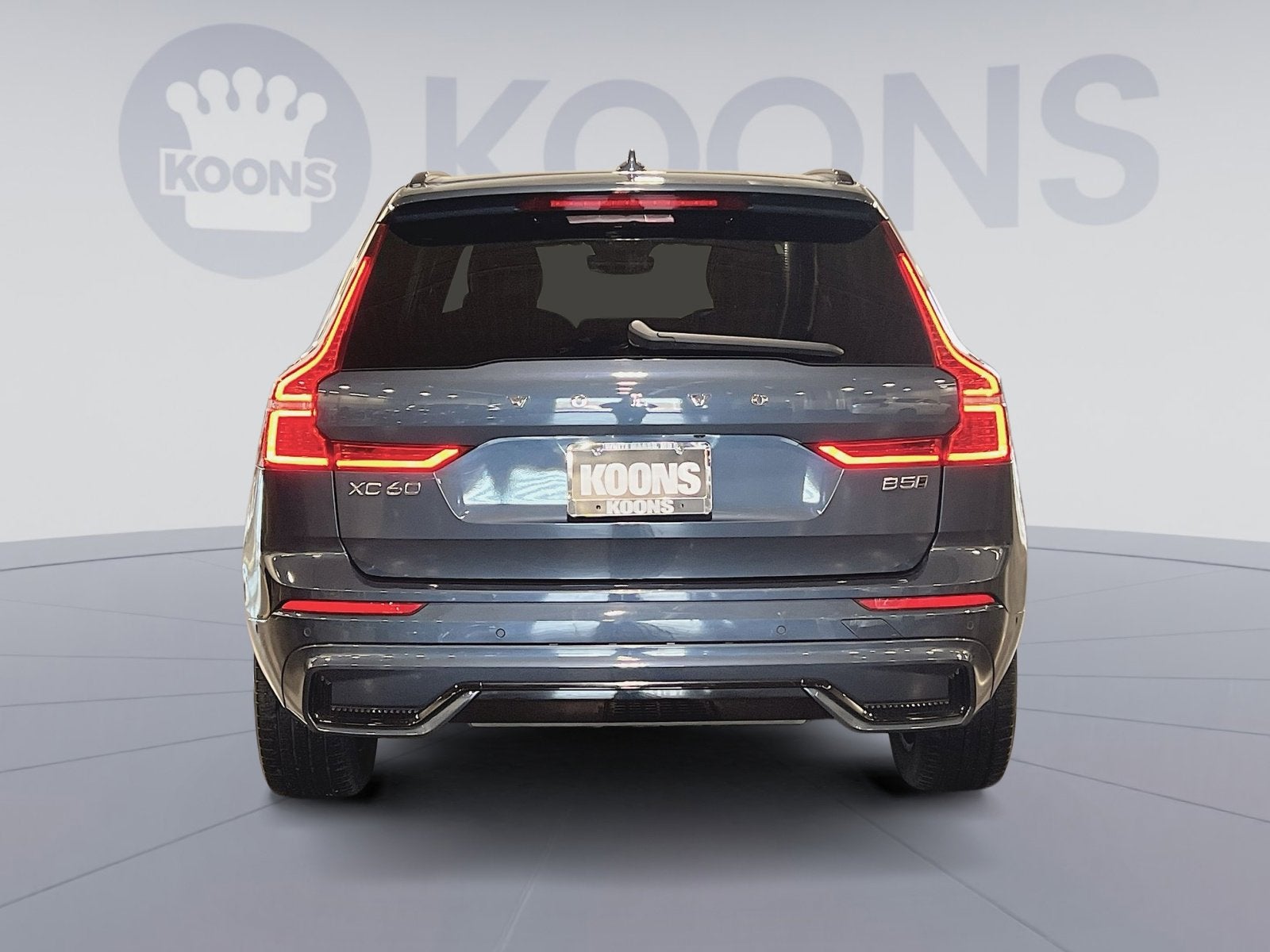 2023 Volvo XC60 B5 Plus Dark Theme