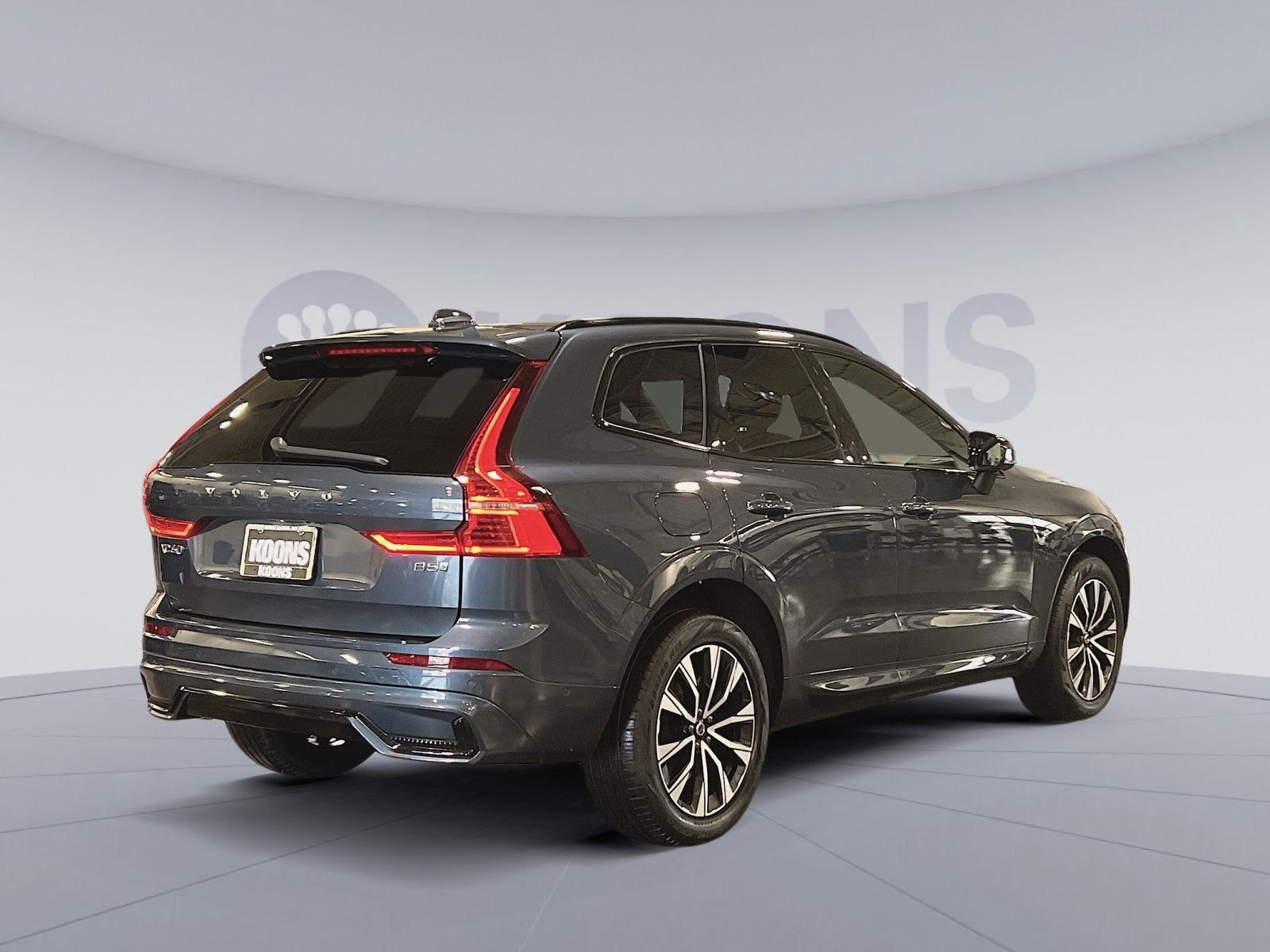 2023 Volvo XC60 B5 Plus Dark Theme