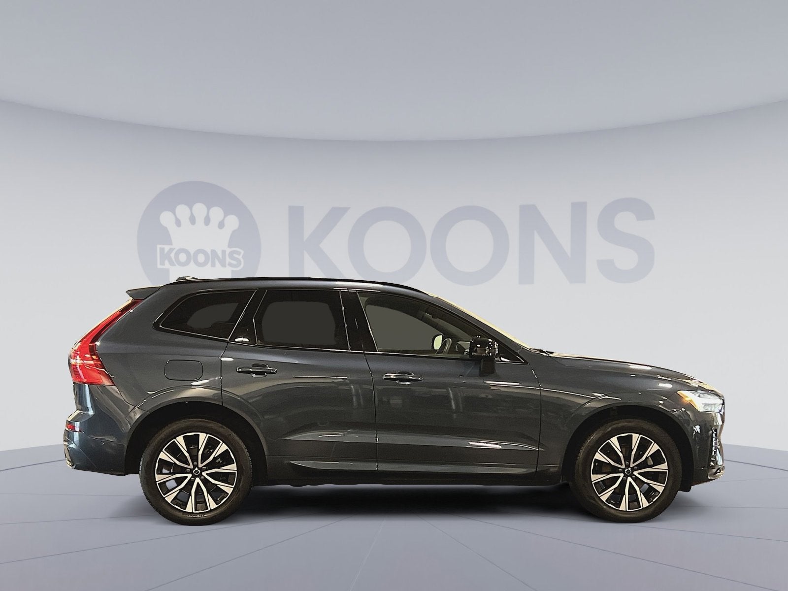 2023 Volvo XC60 B5 Plus Dark Theme