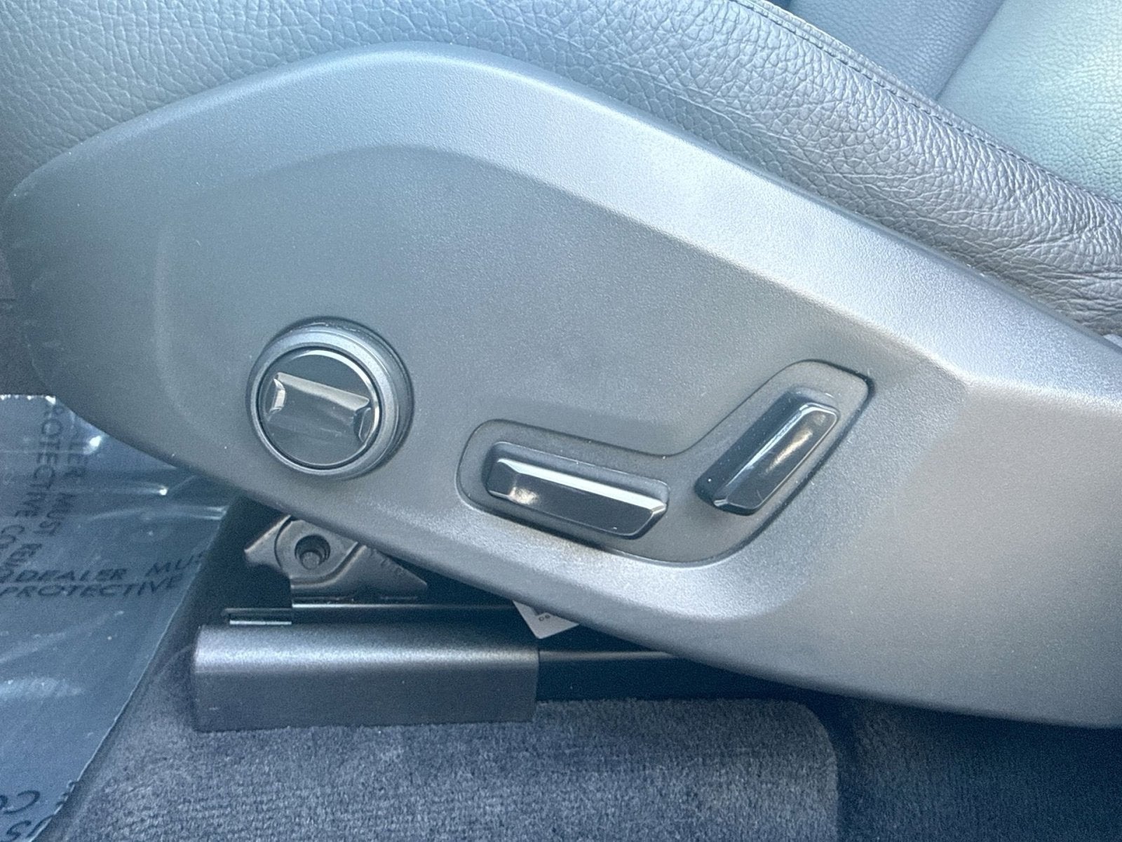 2023 Volvo XC60 B5 Plus Dark Theme