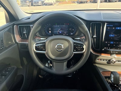 2023 Volvo XC60 B5 Plus Dark Theme