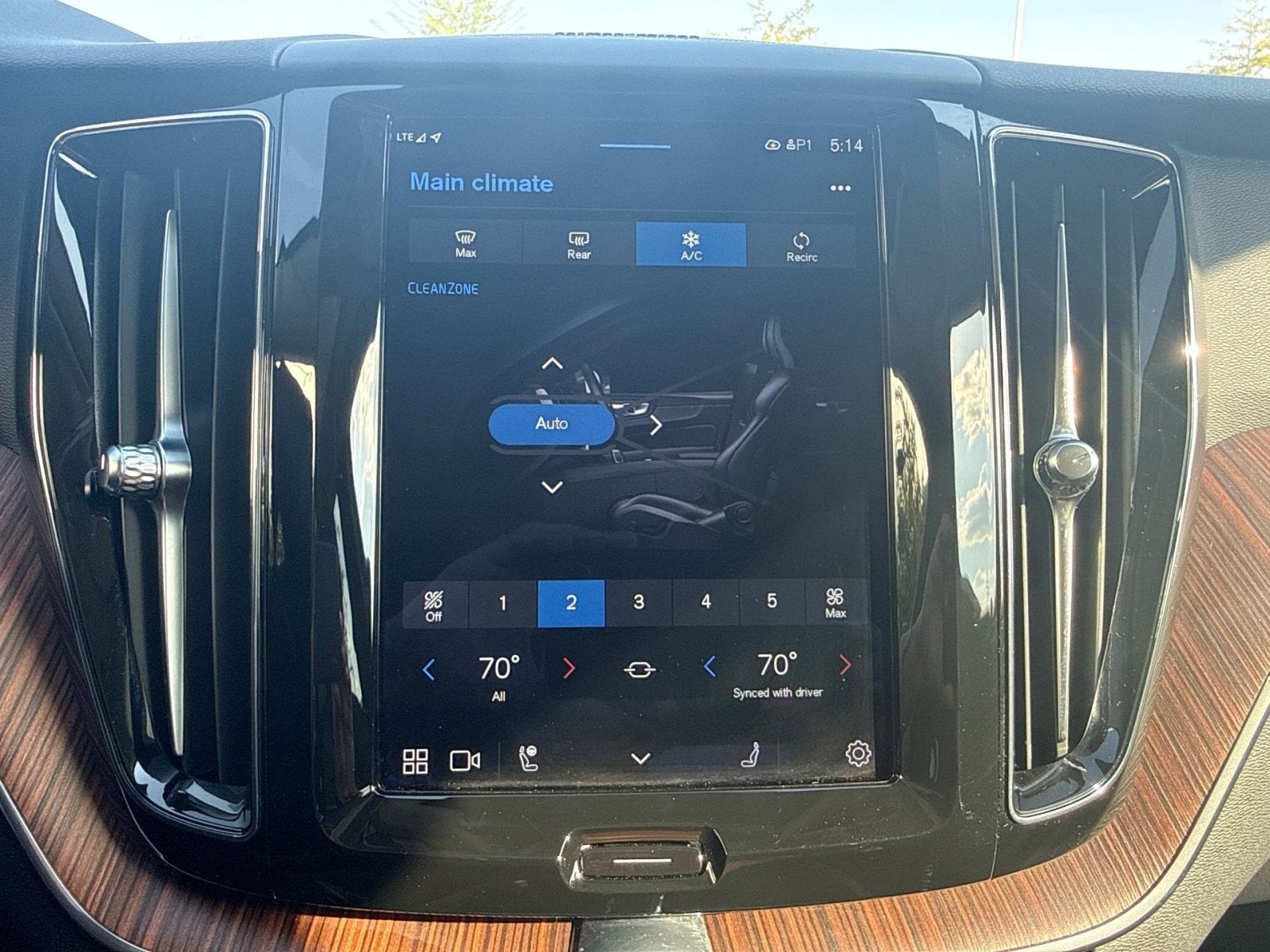 2023 Volvo XC60 B5 Plus Dark Theme