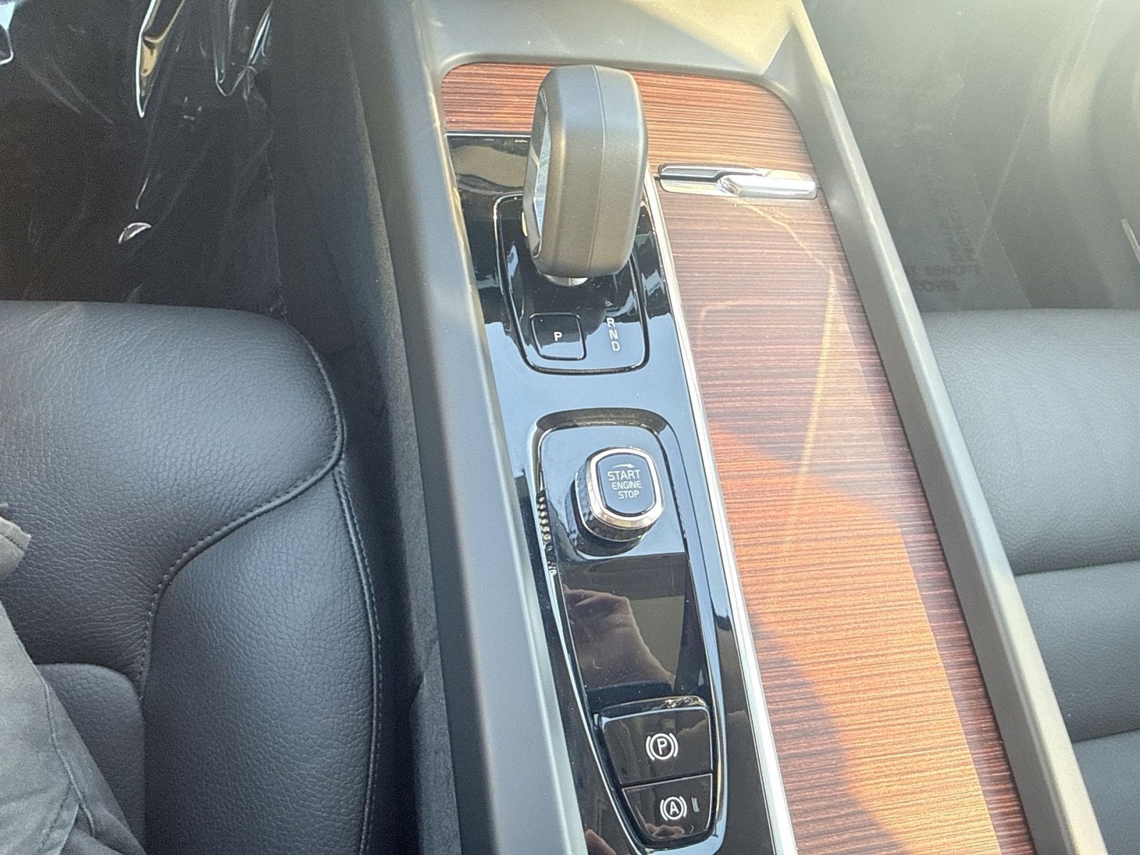 2023 Volvo XC60 B5 Plus Dark Theme