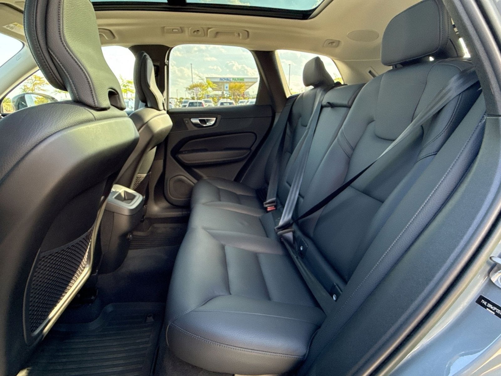 2023 Volvo XC60 B5 Plus Dark Theme