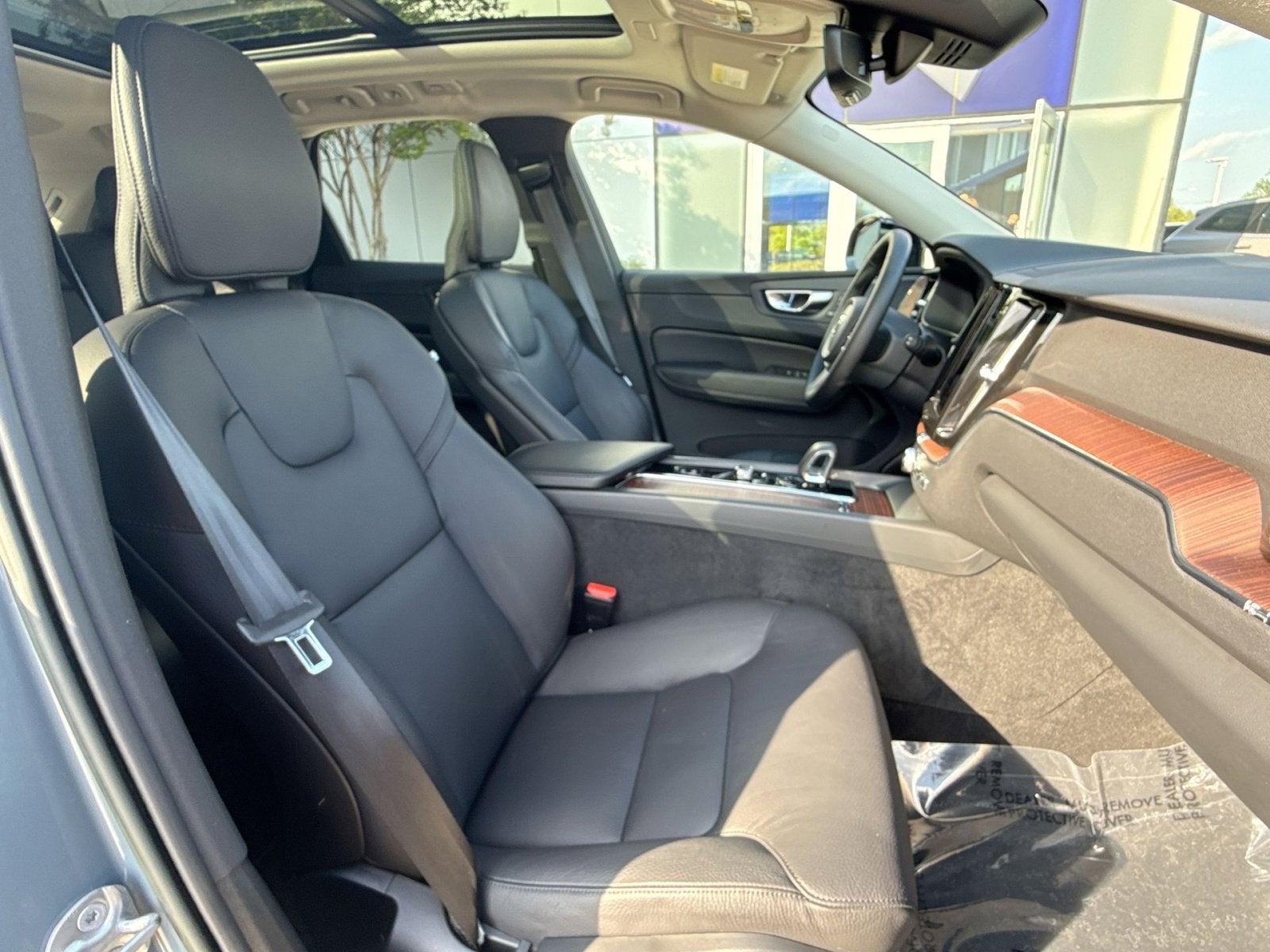 2023 Volvo XC60 B5 Plus Dark Theme