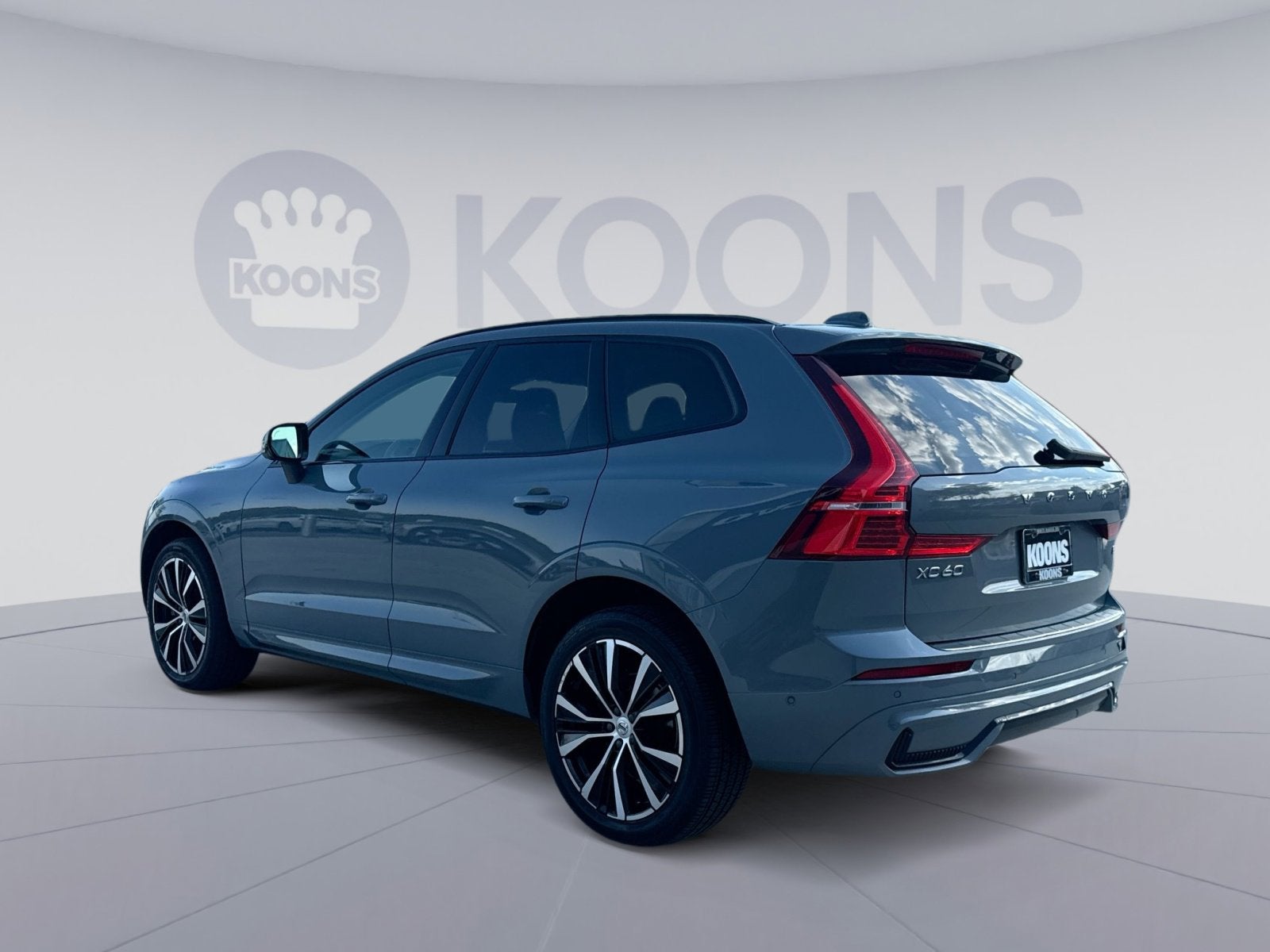 2023 Volvo XC60 B5 Plus Dark Theme