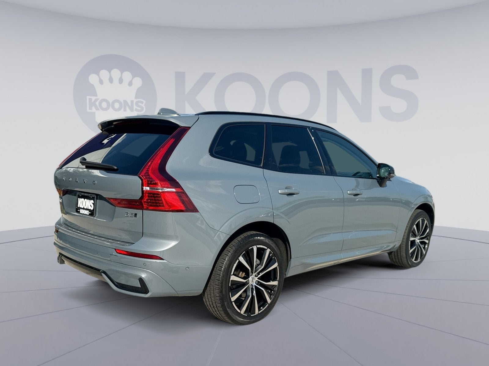 2023 Volvo XC60 B5 Plus Dark Theme