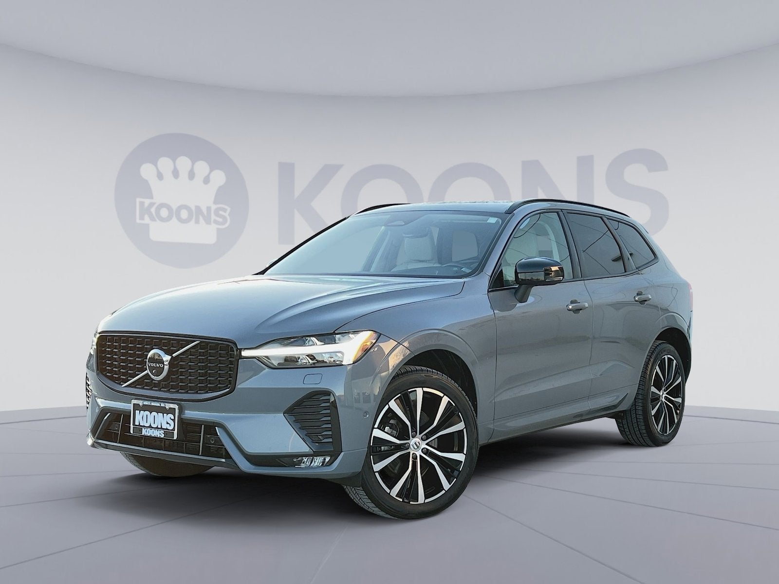 2023 Volvo XC60 B5 Plus Dark Theme
