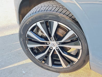 2023 Volvo XC60 B5 Plus Dark Theme