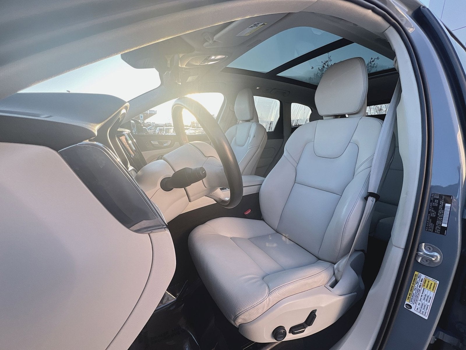 2023 Volvo XC60 B5 Plus Dark Theme