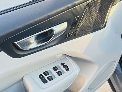 2023 Volvo XC60 B5 Plus Dark Theme