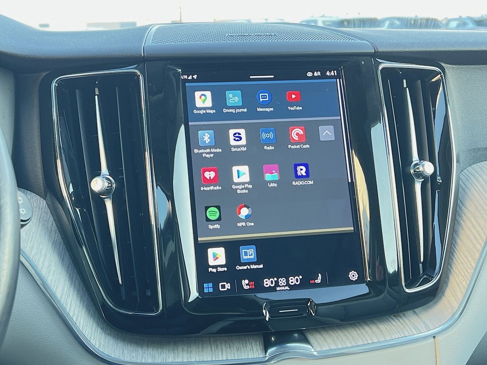 2023 Volvo XC60 B5 Plus Dark Theme