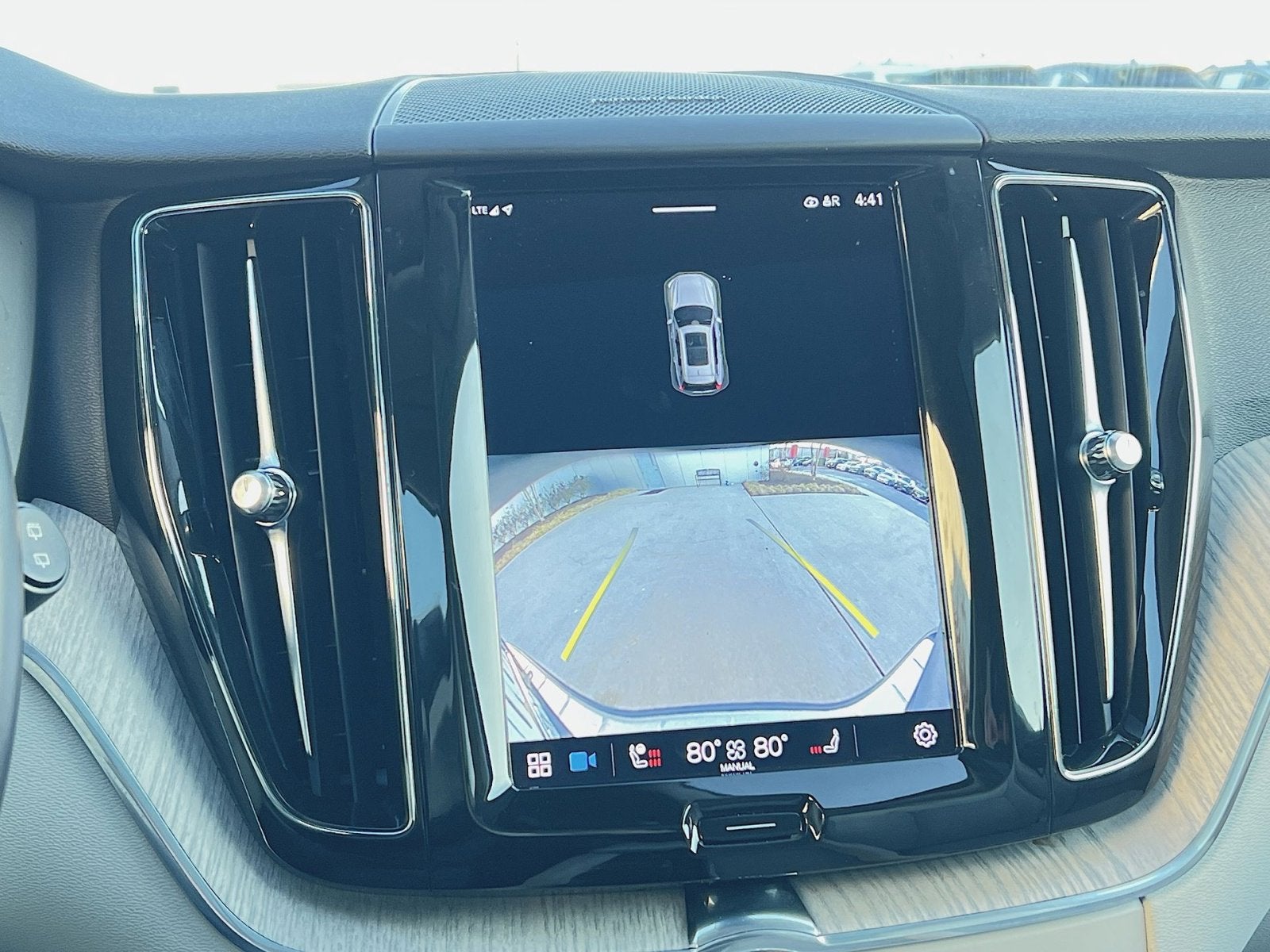 2023 Volvo XC60 B5 Plus Dark Theme