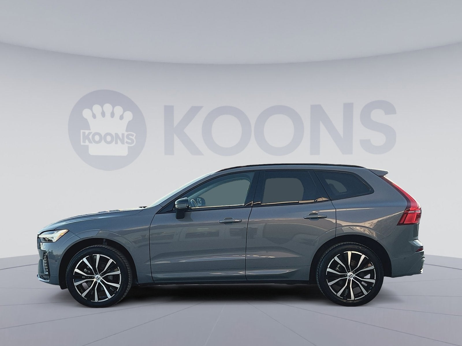 2023 Volvo XC60 B5 Plus Dark Theme