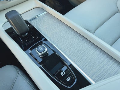 2023 Volvo XC60 B5 Plus Dark Theme