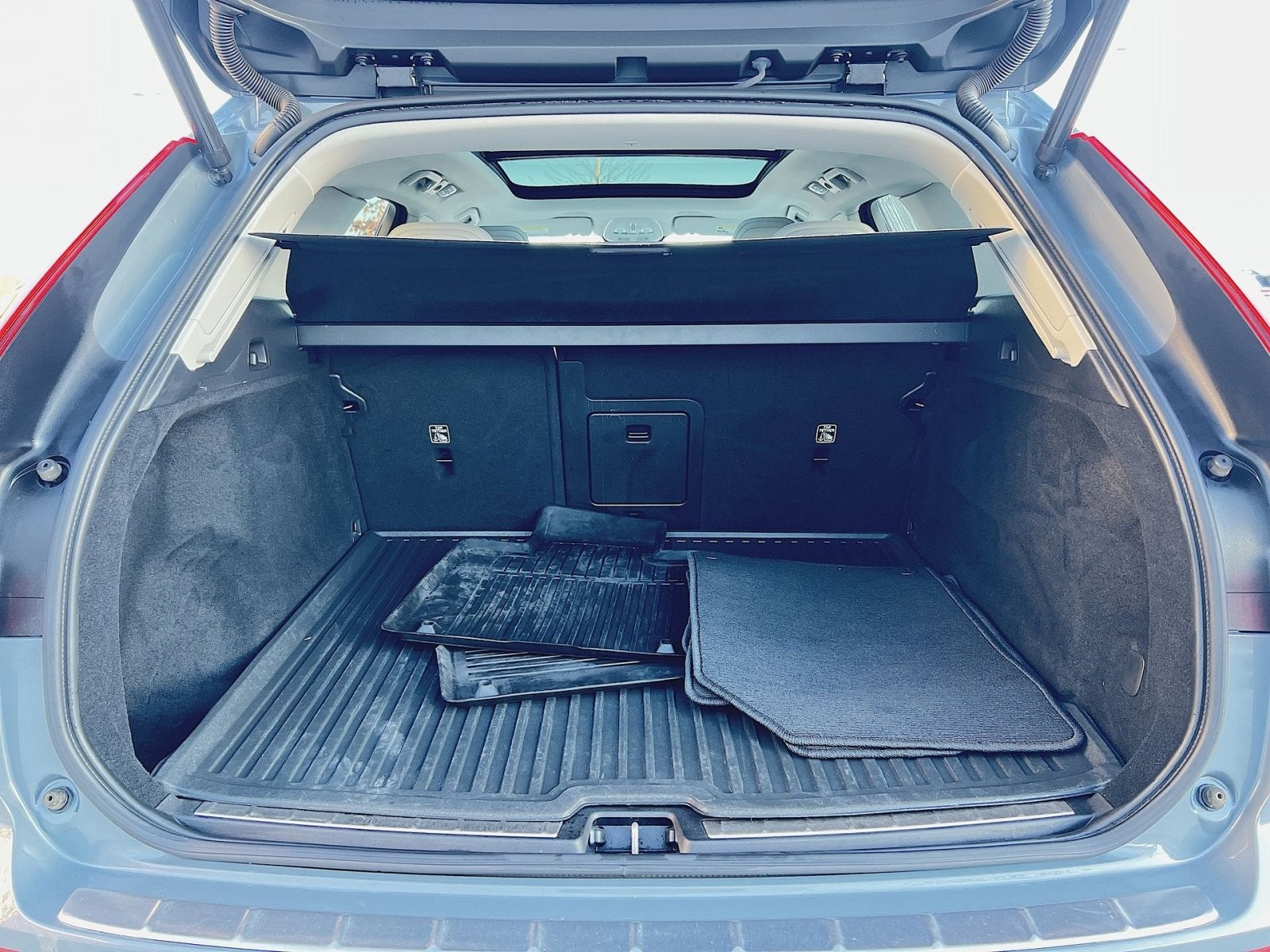 2023 Volvo XC60 B5 Plus Dark Theme