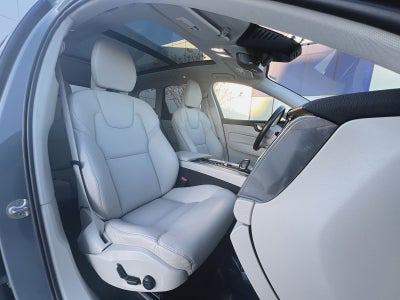 2023 Volvo XC60 B5 Plus Dark Theme