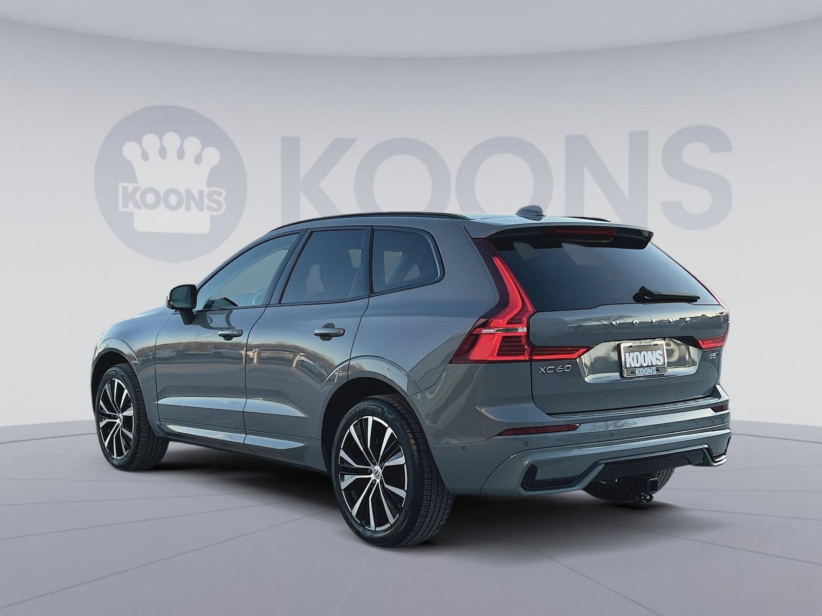 2023 Volvo XC60 B5 Plus Dark Theme