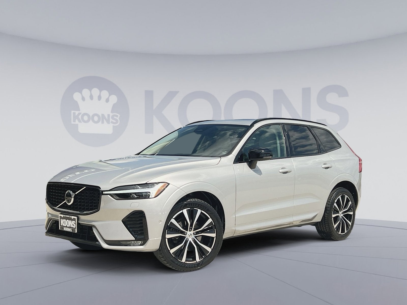 2023 Volvo XC60 B5 Plus Dark Theme