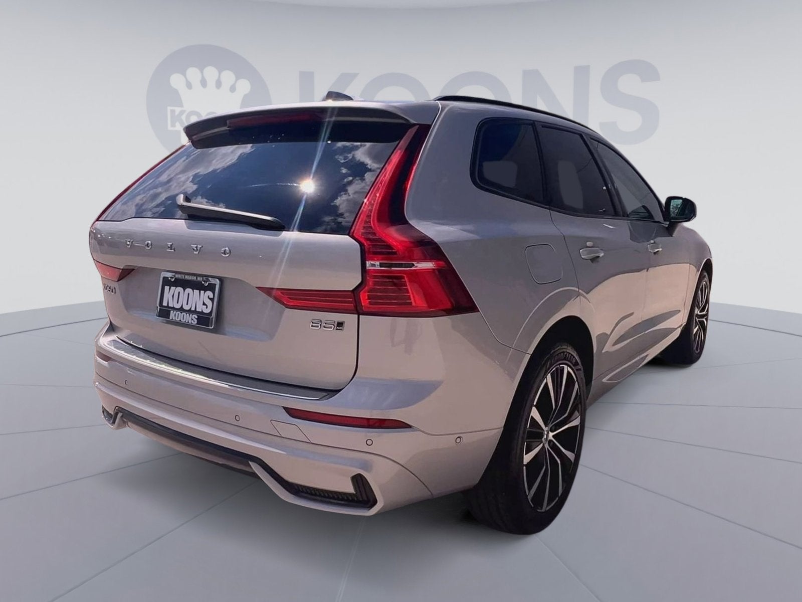 2023 Volvo XC60 B5 Plus Dark Theme