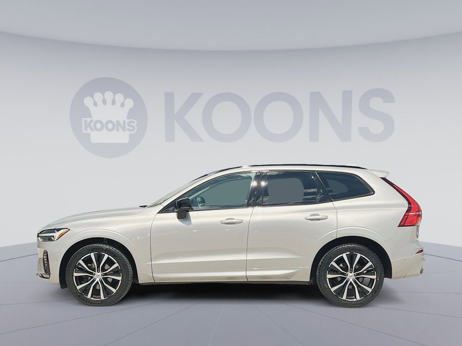 2023 Volvo XC60 B5 Plus Dark Theme