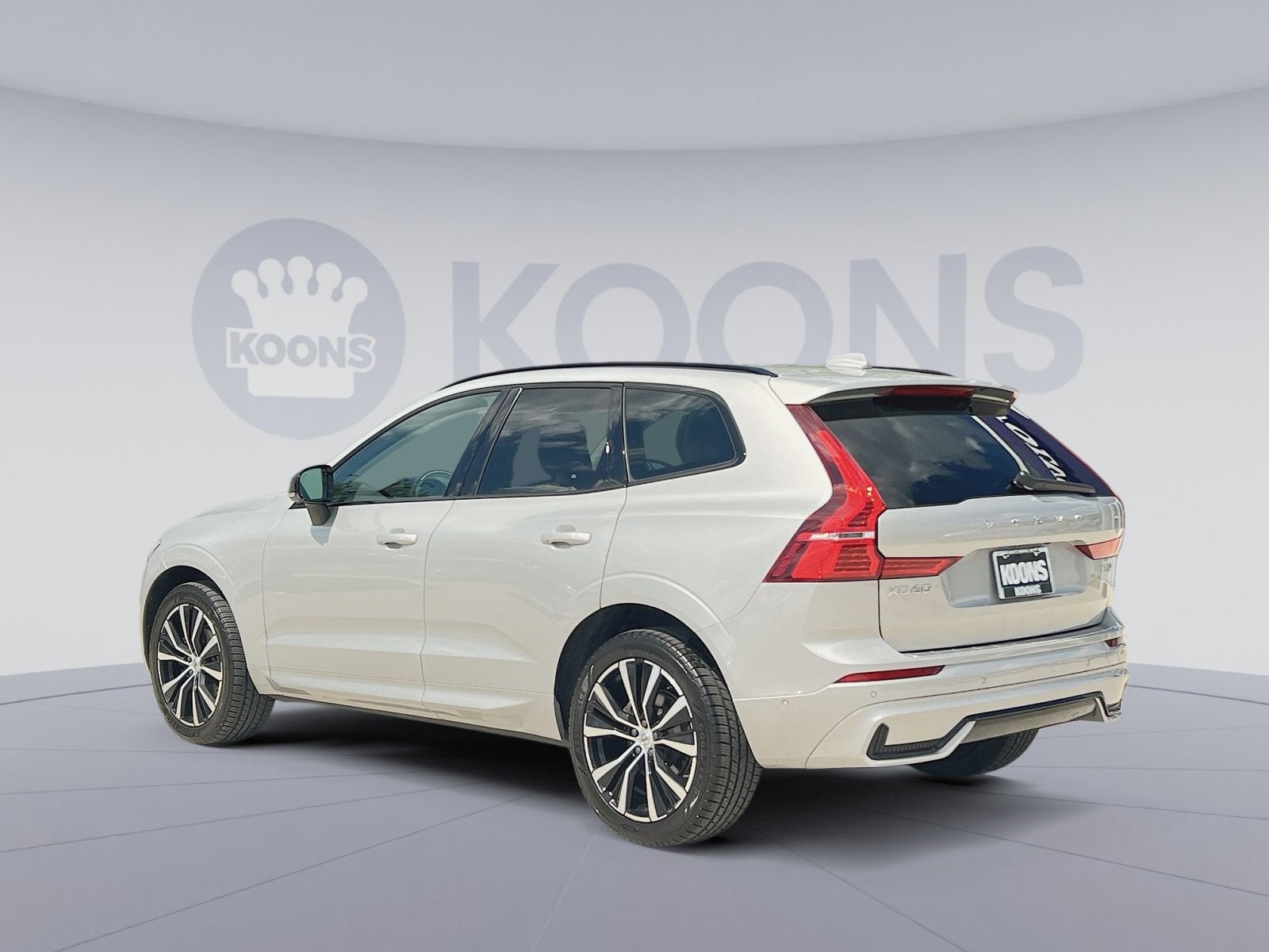 2023 Volvo XC60 B5 Plus Dark Theme